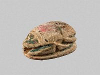 Aeg V 13 Seite 1  Aeg V 13, Skarabäus, Fayence, L 1,3 cm, B 1,0 cm, H 0,7 cm : Bestandskatalog Ägypten, Museumsfoto: Claus Cordes